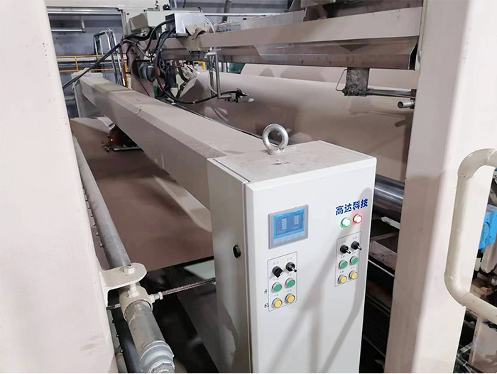 在纸机生产线上的高达纸张水分检测智能O型扫描架设备