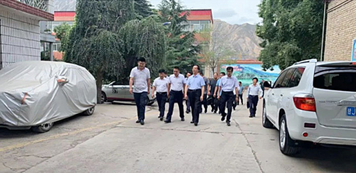 图为2021年8月17日由定西市、临洮县主要领导带队前来企业进行指导