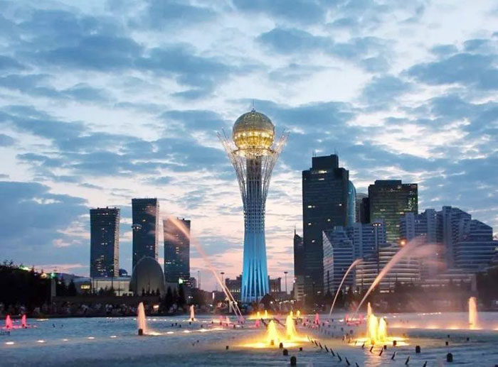 乌兹别克斯坦具有现代城市气息的一角.jpg