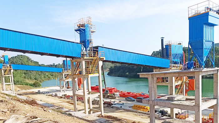 建设中采用高达DCS控制系统散装水泥仓与港口连接的传输线.jpg